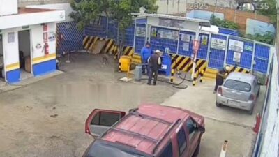VIDEO: Asaltantes siguen a víctima hasta una gasera y le quitan 50 mil pesos