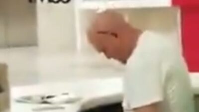 VIDEO: Entregan cartera perdida a empleado del IMSS y se roba el dinero