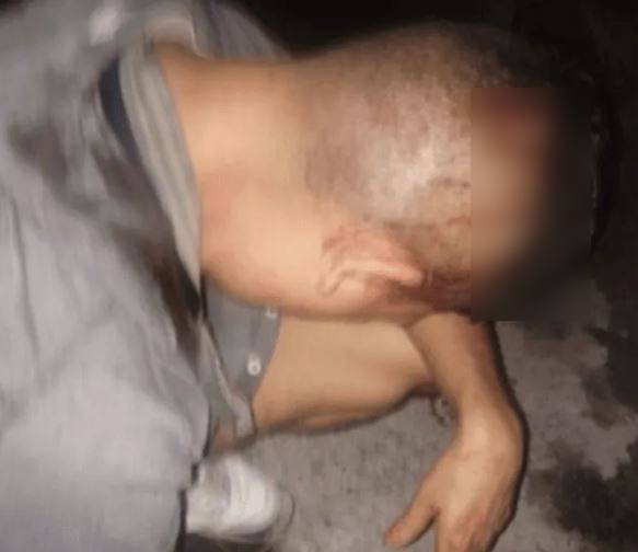 JUSTICIEROS: Vecinos dan a paliza a sujeto que ‘jugaba a la botella’ con dos pequeñas