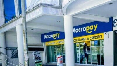 VIDEO: Asaltantes amarran a empleada de Macropay y se llevan más de 30 celulares
