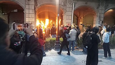 VIDEO. Estallan violencia y saqueos durante la marcha por la Matanza de Tlatelolco