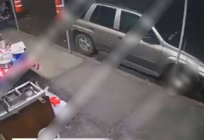 VIDEO: Difunden ejecución de presunto sicario en un puesto de micheladas