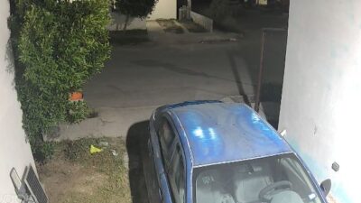 VIDEO: ‘¡Vecinos, ayuda!’; mujer golpeada por su pareja corre y grita por auxilio