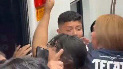 VIDEO: Fanáticos de ‘Rayados’ insultan y agreden a una jovencita en el Metro