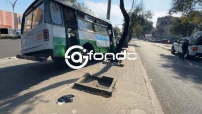 URGENTE: Microbusero pierde el control y termina estrellado; hay más de 15 heridos
