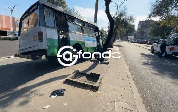 URGENTE: Microbusero pierde el control y termina estrellado; hay más de 15 heridos