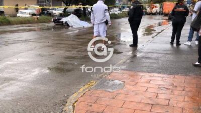 URGENTE: Jovencita cae de una moto y muere aplastada por un camión de Bonafont