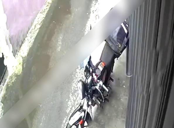 VIDEO: ‘¡Agarren a ese pen…!’; motociclista de Didi abusa de una jovencita