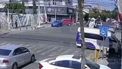VIDEO: Motociclista invade carril y termina muerto; todo quedó grabado