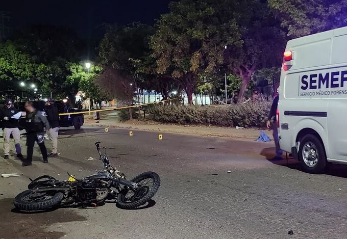 TRAGEDIA: Motociclista muere de madrugada; un conductor lo arrolló