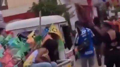 VIDEO: Niña se salva ‘de milagro’; estalla vehículo con pirotecnia donde iba