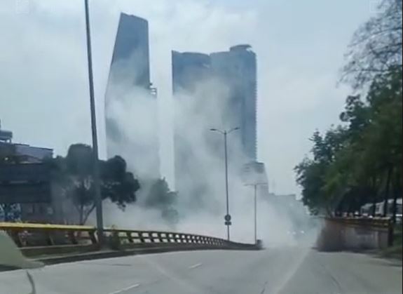 ÚLTIMA HORA. Enorme fuga de gas de una pipa provoca pánico entre automovilistas