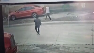 VIDEO: Joven esperaba a su novia y asaltantes se lo llevan con todo y carro