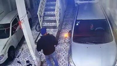VIDEOS. Graban a criminales entran a casas y roban mientras las familias duermen