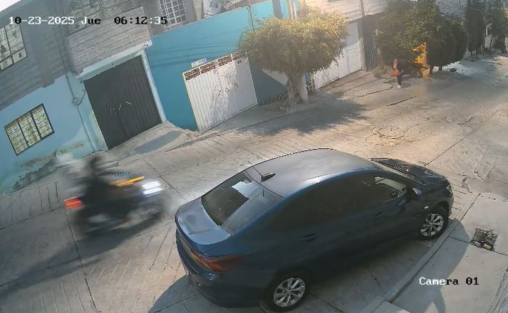 VIDEO: Criminales en moto salen a primera hora y atacan a una señora
