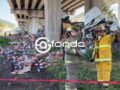 URGENTE: Camión cargado con toneladas de jabón termina volcado en la autopista
