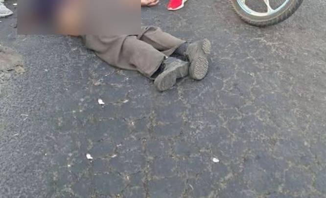 TERRIBLE: Señor bajaba el puente con un triciclo y termina arrollado