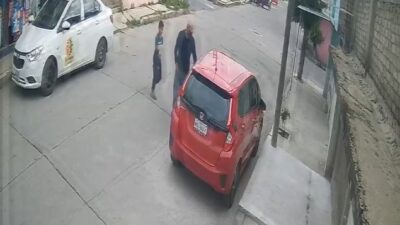 VIDEO: Niño acompaña a su papá a que le enseñe a robar carros