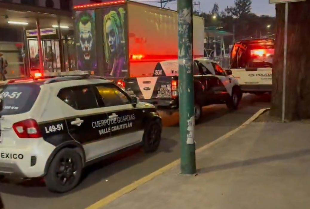 VIDEO: Intentan llevarse camioneta de valores; un empleado está involucrado