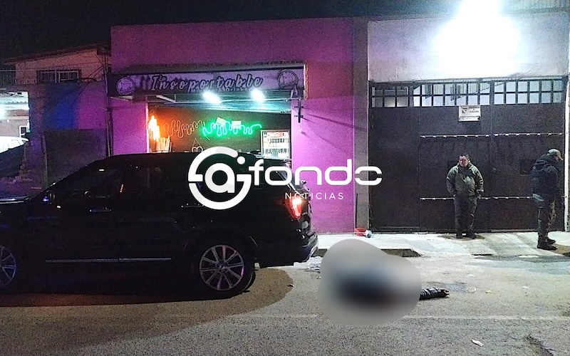 MASACRE. Asesinan a balazos a tres hombres y una mujer afuera de un bar clandestino en Edomex