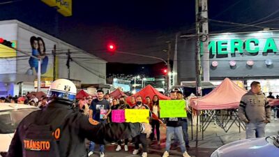 ÚLTIMA HORA. Comerciantes cierran la Vía López Portillo; protestan contra el gobierno de Ecatepec