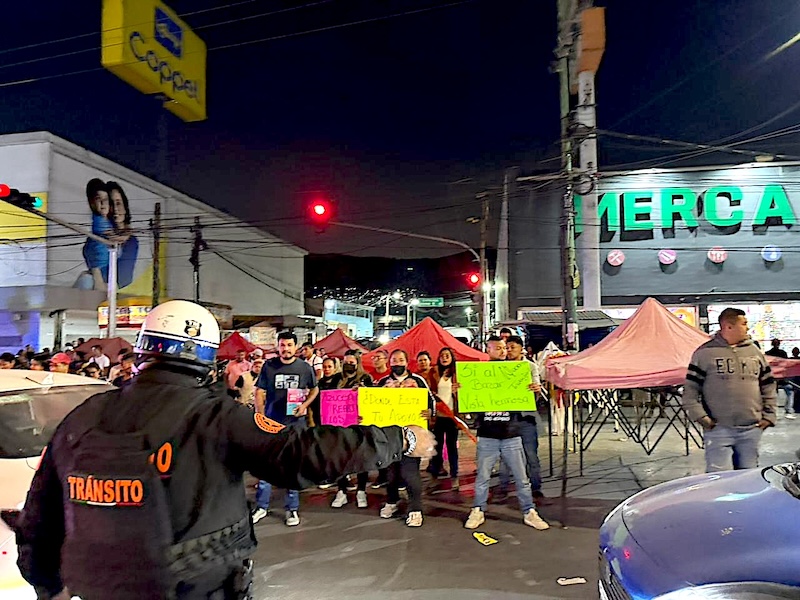 ÚLTIMA HORA. Comerciantes cierran la Vía López Portillo; protestan contra el gobierno de Ecatepec