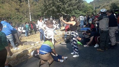 ÚLTIMA HORA. Dos muertos y 20 heridos deja choque entre autobús y camioneta en el Edomex