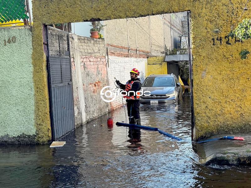 DAÑOS. Casas se inundan por enorme fuga de agua; hay 4 colonias afectadas