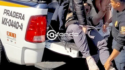 EXTRAÑO.  Policías detienen a un hombre y minutos después muere; abren investigación