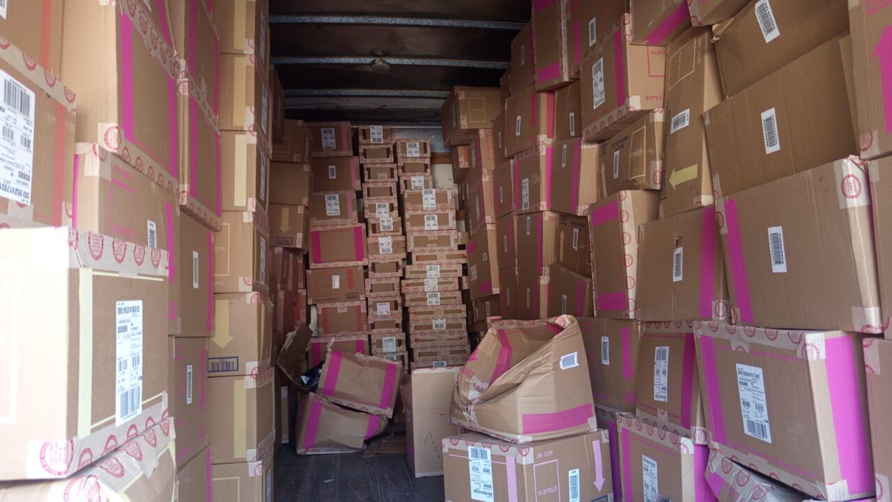 CAPTURADOS: Criminales se llevaron millón y medio en mercancía Nike con todo y trailero