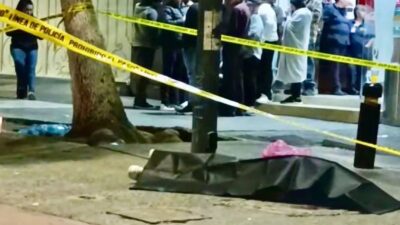 TERRIBLE: Señor llega ebrio a un velorio y al salir de la funeraria muere