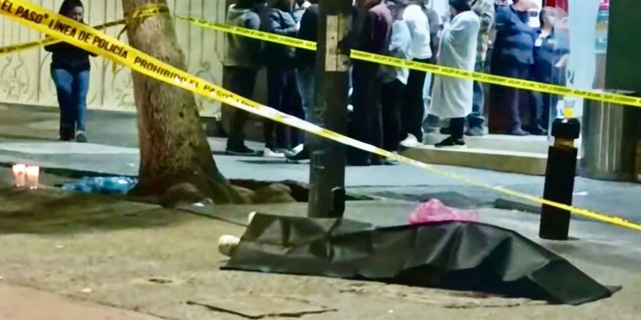 TERRIBLE: Señor llega ebrio a un velorio y al salir de la funeraria muere