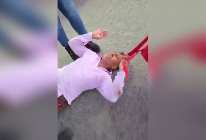 VIDEO: ‘Perdón’; acosador recibe golpiza y su víctima cobra venganza