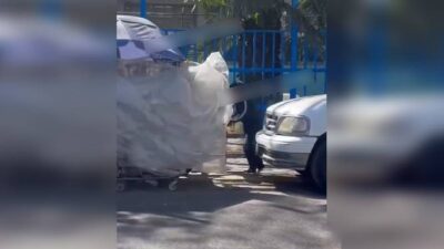 VIDEO: Mamás arman golpiza afuera de la primaria; uno de sus hijos hacía bullying