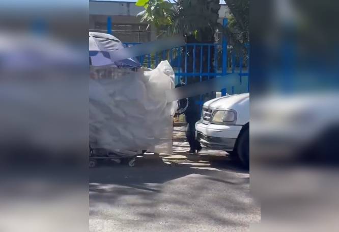 VIDEO: Mamás arman golpiza afuera de la primaria; uno de sus hijos hacía bullying
