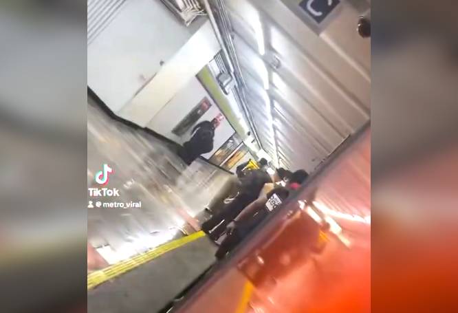 VIDEO: Mujer intoxicada agredía a usuarios en un vagón del Metro