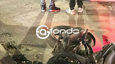 VIDEO. Pareja de jóvenes que iban en una moto a toda velocidad se matan frente a terminal de autobuses