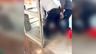 VIDEO: Farderos y guardias arman violenta pelea de ‘Buen Fin’ en un Soriana