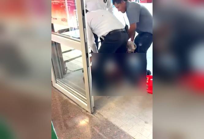 VIDEO: Farderos y guardias arman violenta pelea de ‘Buen Fin’ en un Soriana