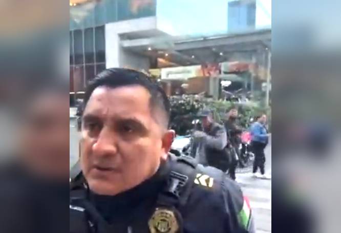 VIDEO: ‘Yo no te mandé a tomar’; policía niega ayuda a jovencita golpeada