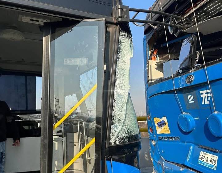 ATENCIÓN: Chofer de Trolebús se queda dormido y se estrella contra otro; hay 20 heridos