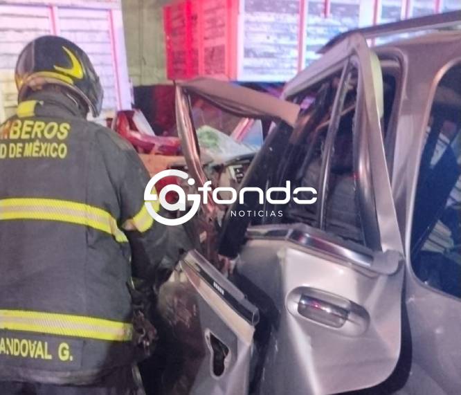TRAGEDIA: Pareja iba en su camioneta, se estrellaron y ella murió prensada