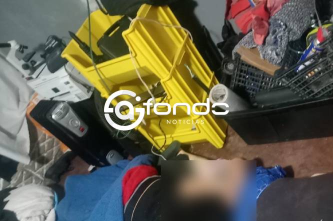 TERRIBLE. Pareja es encontrada muerta en su casa; Elizabeth tenía un arma en la mano