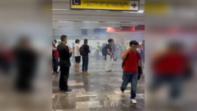 VIDEO: ‘Porros’ detonan petardos en transbordo del Metro; usuarios corrieron aterrados