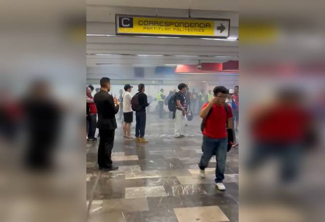 VIDEO: ‘Porros’ detonan petardos en transbordo del Metro; usuarios corrieron aterrados