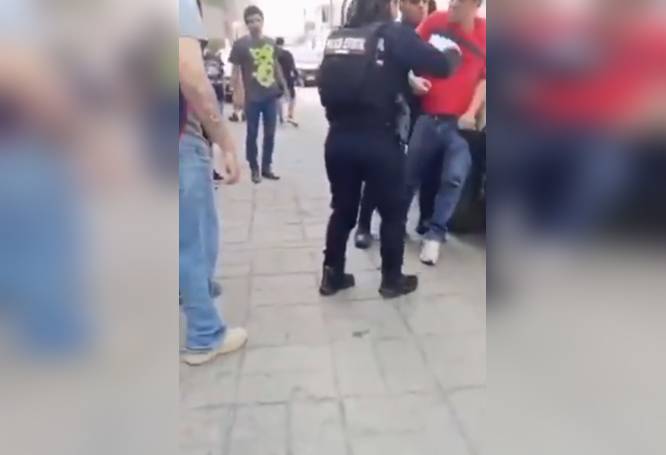 VIDEO: Ladrón intenta robar una tienda 3B y empleados lo apalean
