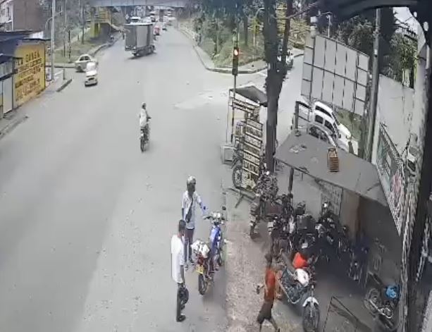 VIDEO: Actor colombiano se mata en su moto; salió volando y cayó de cabeza