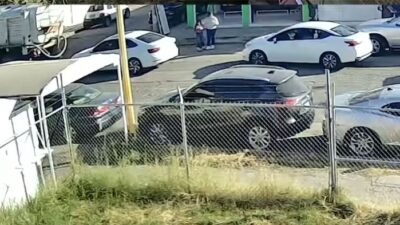 VIDEO: Conductor arrolla a dos niñas y se da a la fuga; una está grave