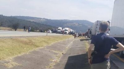 VIDEO: Agricultores bloquean de nuevo autopista Arco Norte y desquician a conductores