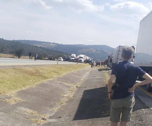 VIDEO: Agricultores bloquean de nuevo autopista Arco Norte y desquician a conductores